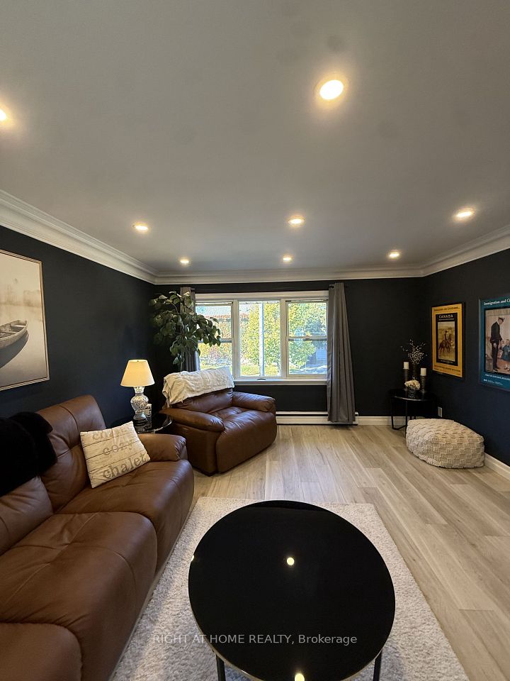 385 Mary Street N UpperFloor, Oshawa, ON L1G 5C9 18