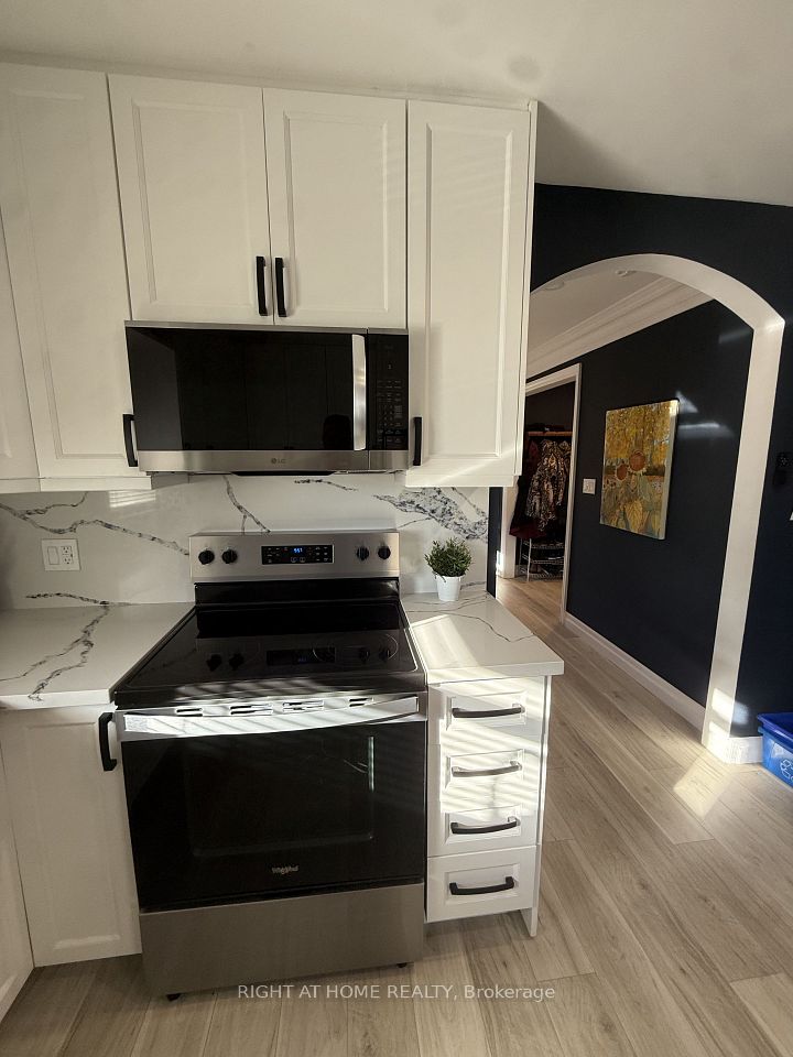 385 Mary Street N UpperFloor, Oshawa, ON L1G 5C9 21