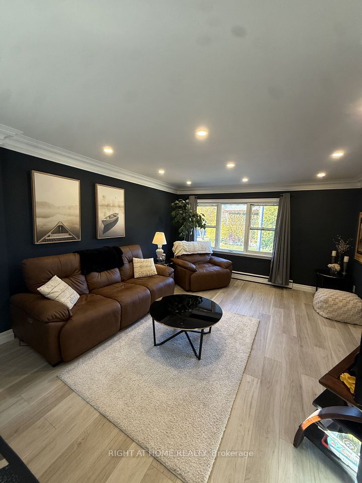 385 Mary Street N UpperFloor, Oshawa, ON L1G 5C9 16