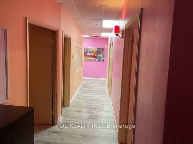 95 West Beaver Creek Road 2, Richmond Hill, ON L4B 1H2