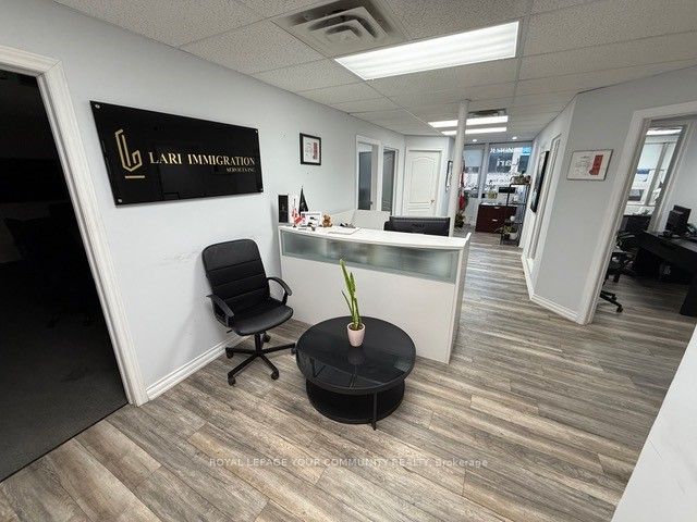 10212 Yonge Street 206, Richmond Hill, ON L4C 3B6