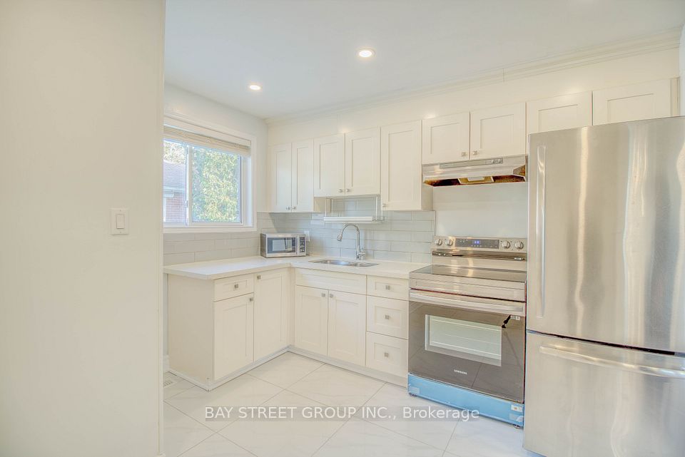 Semi-Detached  at 65 Davis Road Main, Aurora, ON L4G 2B4, Aurora