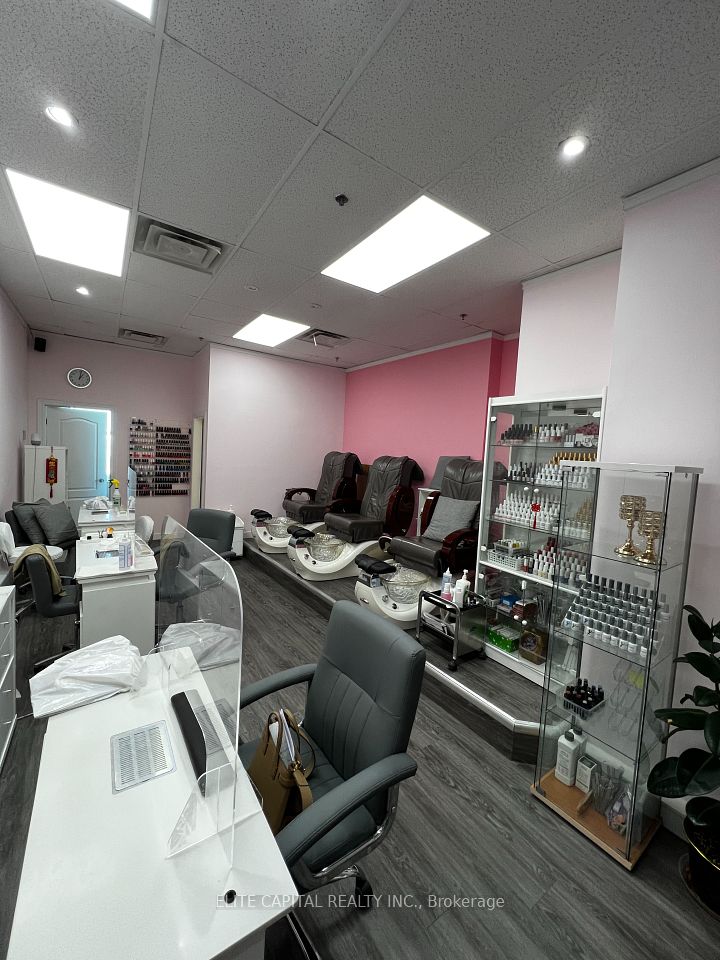 550 Highway 7 E N/A 221A, Richmond Hill, ON L4B 3Z4