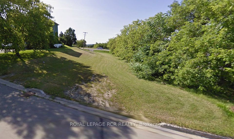 9-11 Annamaria Drive, Georgina, ON L4P 3H8 at 9-11 Annamaria Drive, Georgina, ON L4P 3H8, Georgina, ON, L4P 3H8