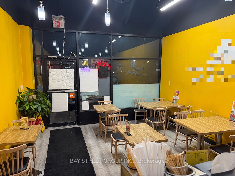 280 West Beaver Creek Road 20, Richmond Hill, ON L4B 3Z1