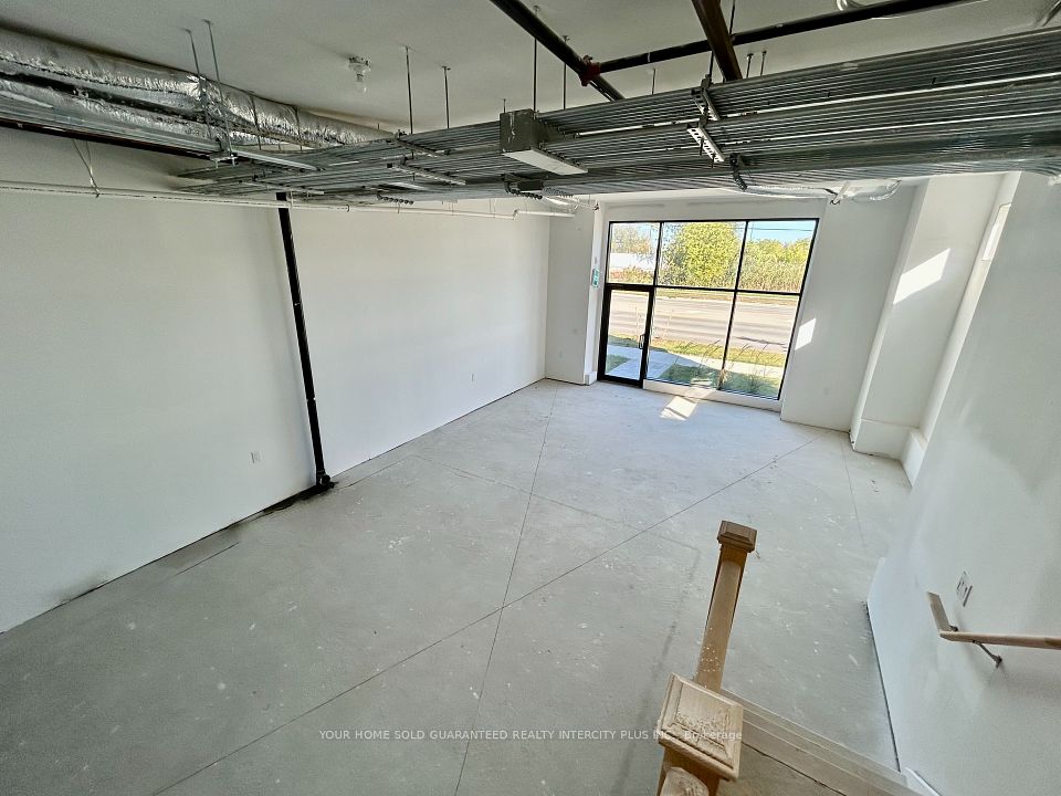 200 Dissette Street 1, Bradford West Gwillimbury, ON L3Z 3G8