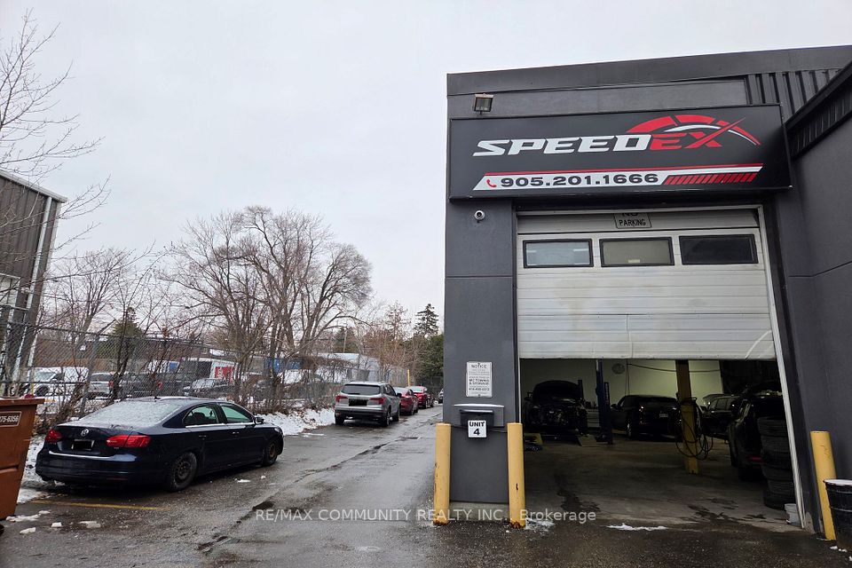 3 Laidlaw Boulevard 4, Markham, ON L3P 1W5