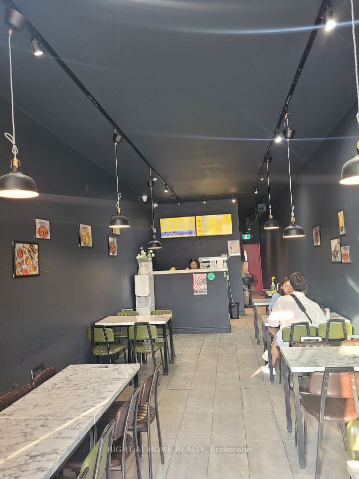 7051 YONGE Street, Markham, ON L3T 2A6