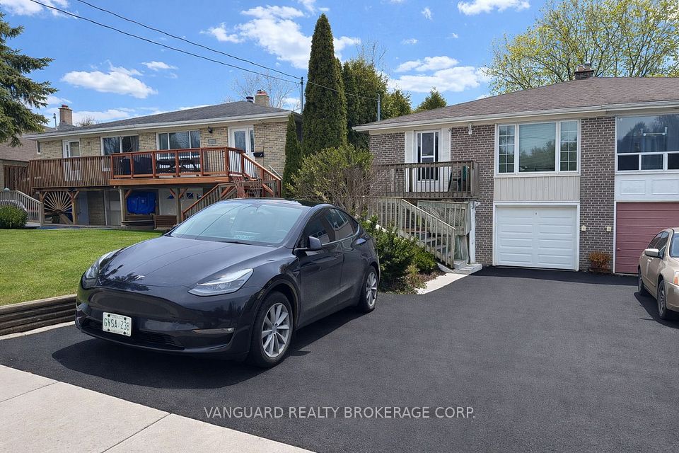 Semi-Detached  at 753 Sunnypoint Drive Lower, Newmarket, ON L3Y 2Z7, Newmarket