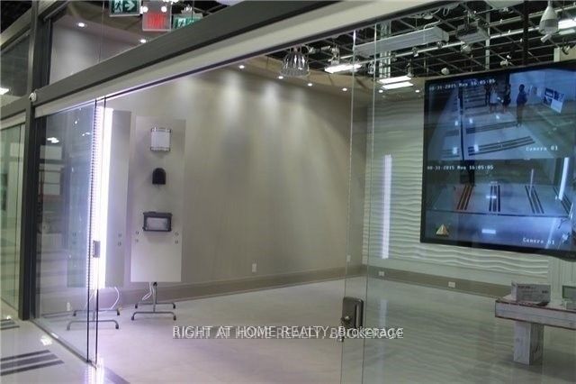 7250 Keele Street 369, Vaughan, ON L4K 1Z8