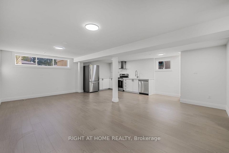 Semi-Detached  at 703 Sunnypoint Drive Bsmt, Newmarket, ON L3Y 2Z7, Newmarket