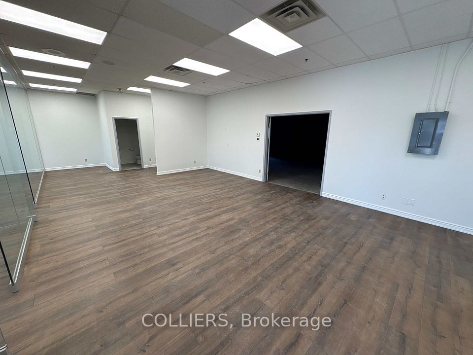 100 Leek Crescent 7, Richmond Hill, ON L4B 3E6