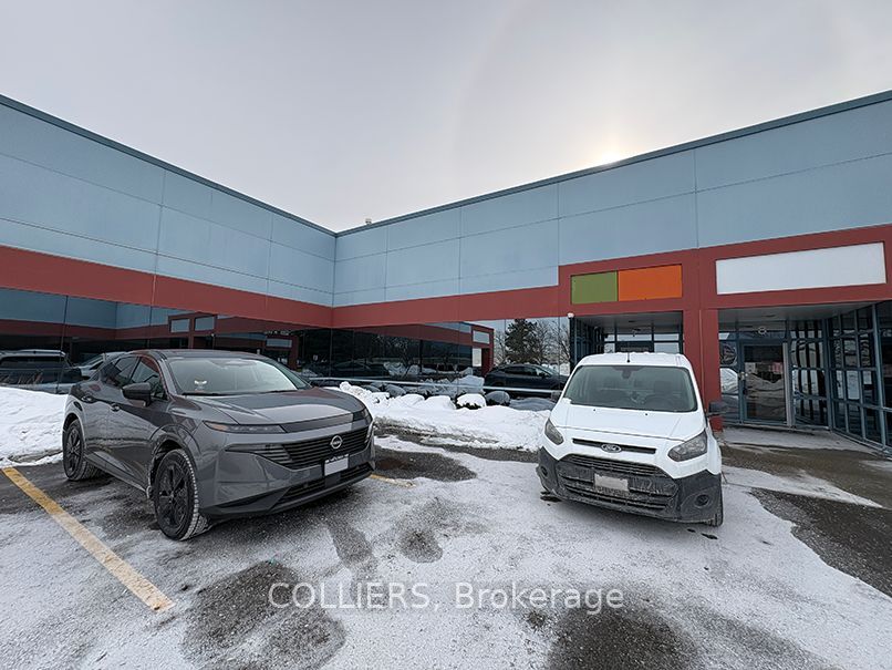 100 Leek Crescent 7, Richmond Hill, ON L4B 3E6