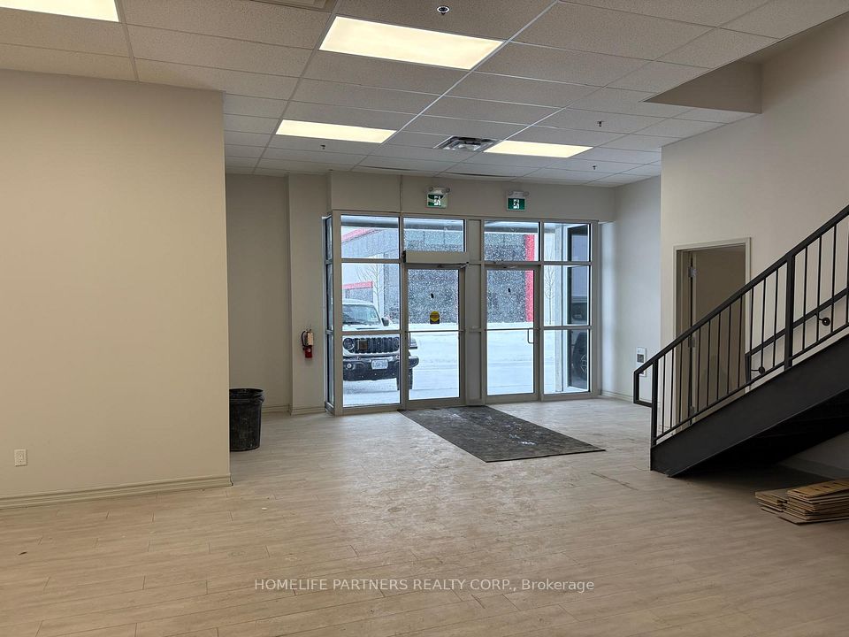 420 Addison Hall Circle 1, Aurora, ON L4G 3H9