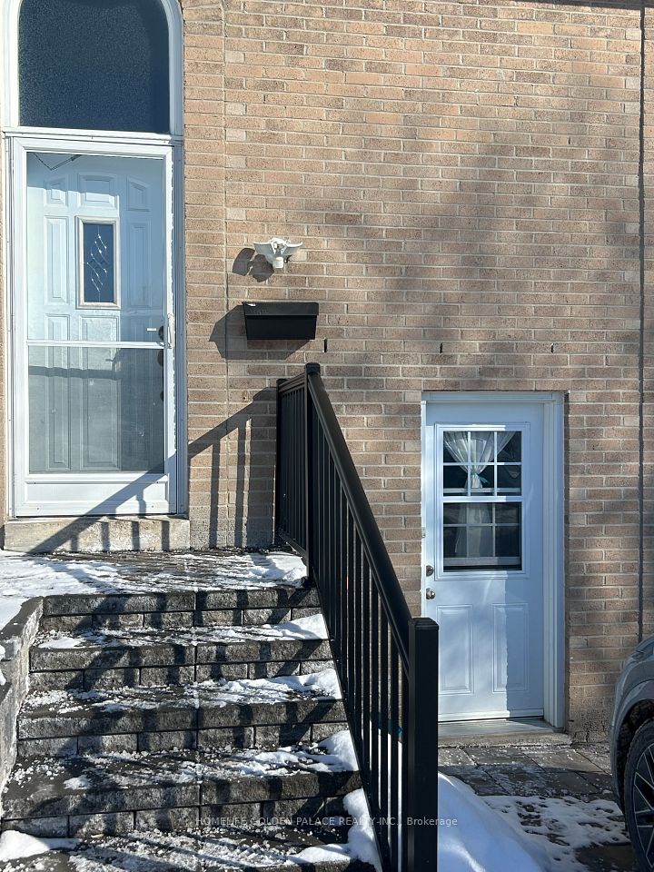 Semi-Detached  at 734 Pam Crescent, Newmarket, ON L3Y 5B6, Newmarket