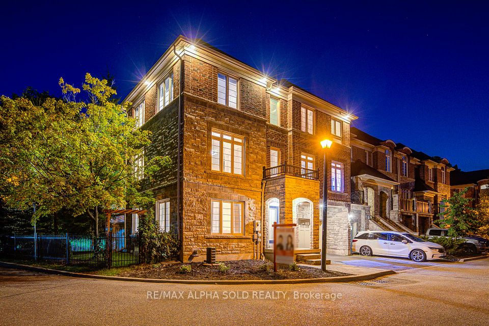 Att/Row/Townhouse at 144 Chapman Court, Aurora, ON L4G 0E2, Aurora