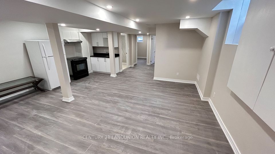 Semi-Detached at 98 English Oak Drive ARU basement, Richmond Hill, ON L4E 3X3, Richmond Hill