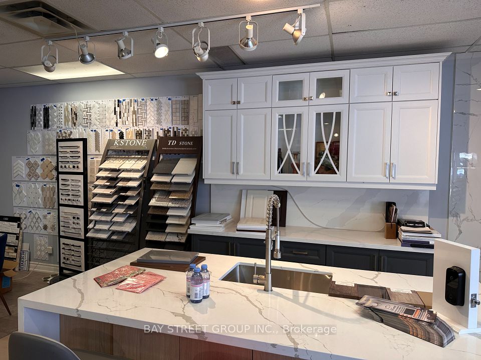 160 East Beaver Creek Road 29, Richmond Hill, ON L4B 3L4