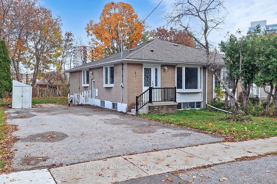 Semi-Detached  at 1 Walter Avenue, Newmarket, ON L3Y 2T2, Newmarket