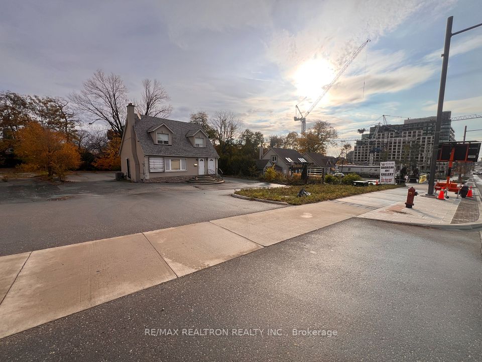 9883 Yonge Street, Richmond Hill, ON L4C 1V1