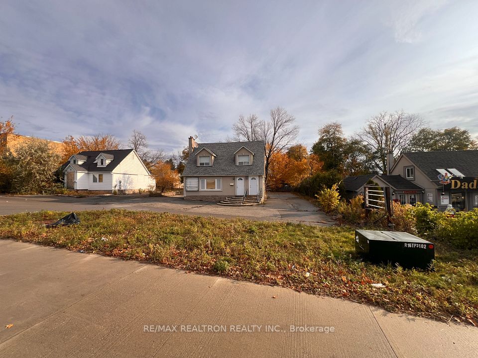 9883 Yonge Street, Richmond Hill, ON L4C 1V1