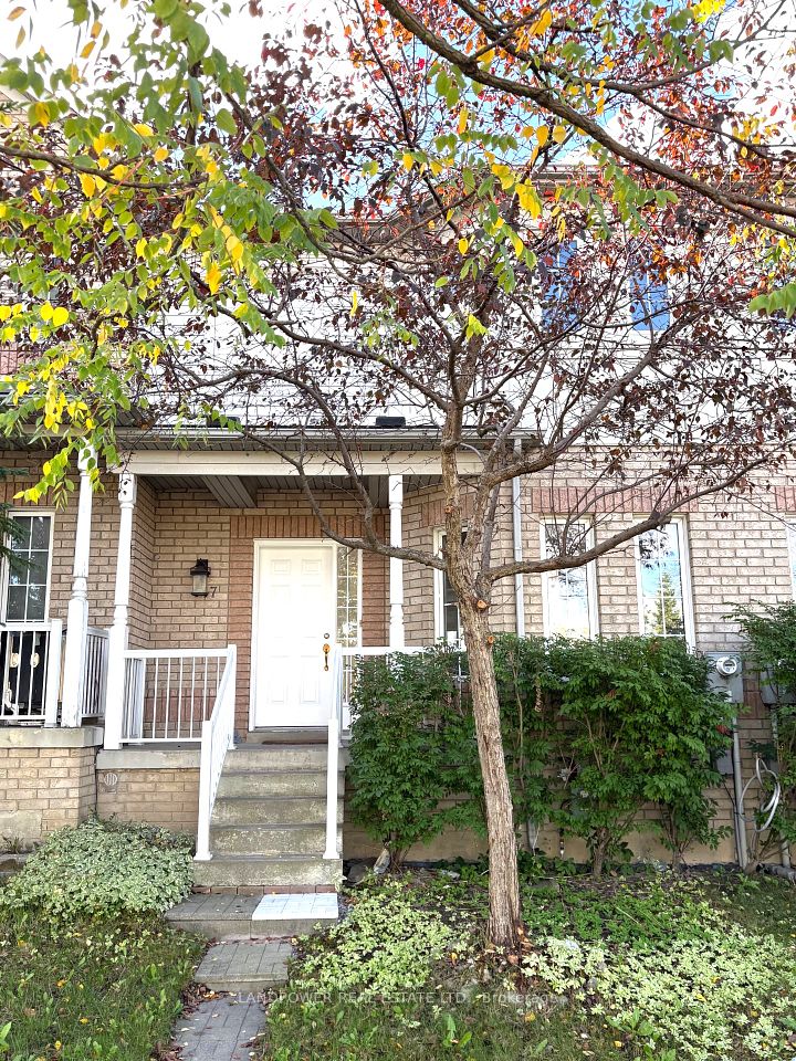 Att/Row/Townhouse at 447 Hollandview Trail, Aurora, ON L4G 7N4, Aurora