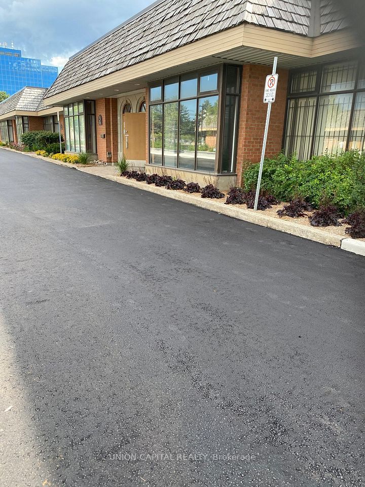 20 Wertheim Court 34, Richmond Hill, ON L4B 3A8