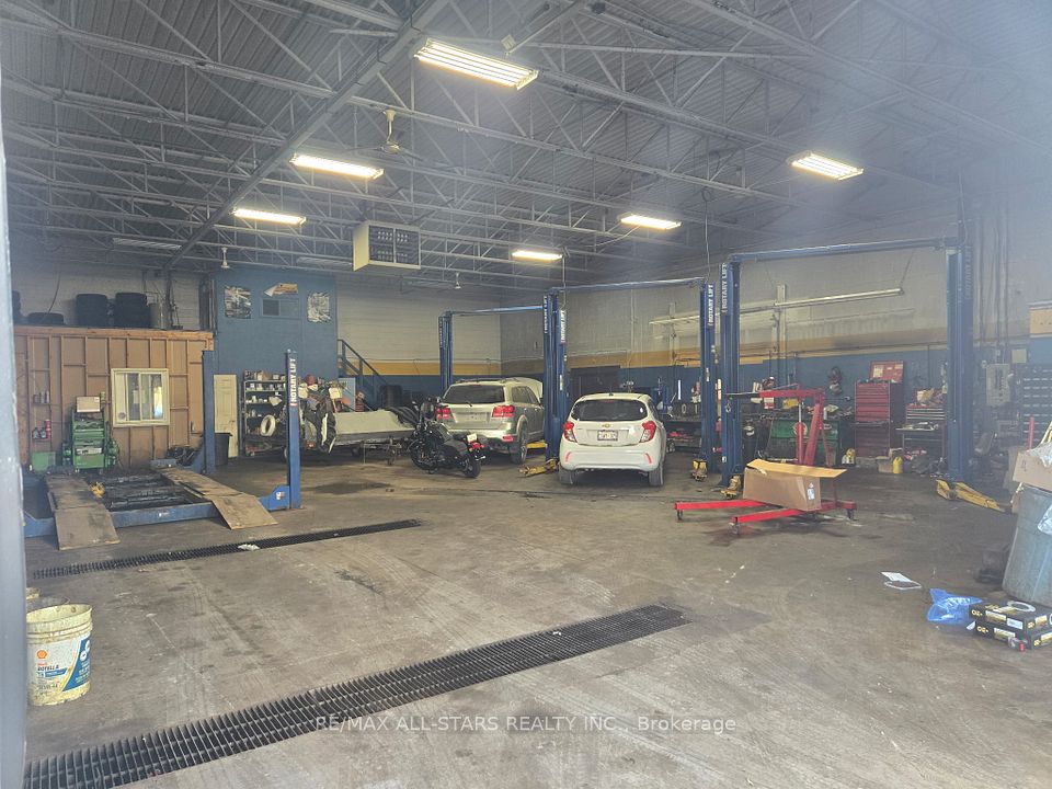 24707 Woodbine Avenue 7B, Georgina, ON L4P 3E9