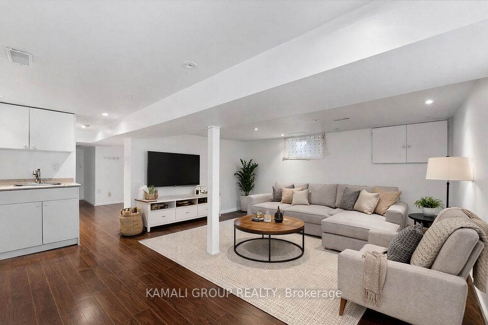 Semi-Detached  at 100 Sheldon Avenue BSMT, Newmarket, ON L3Y 2V7, Newmarket