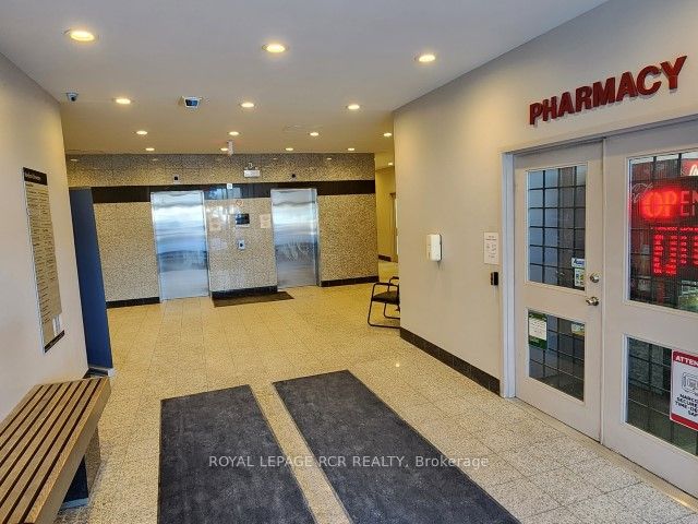 712 Davis Drive 210, Newmarket, ON L3Y 8C3