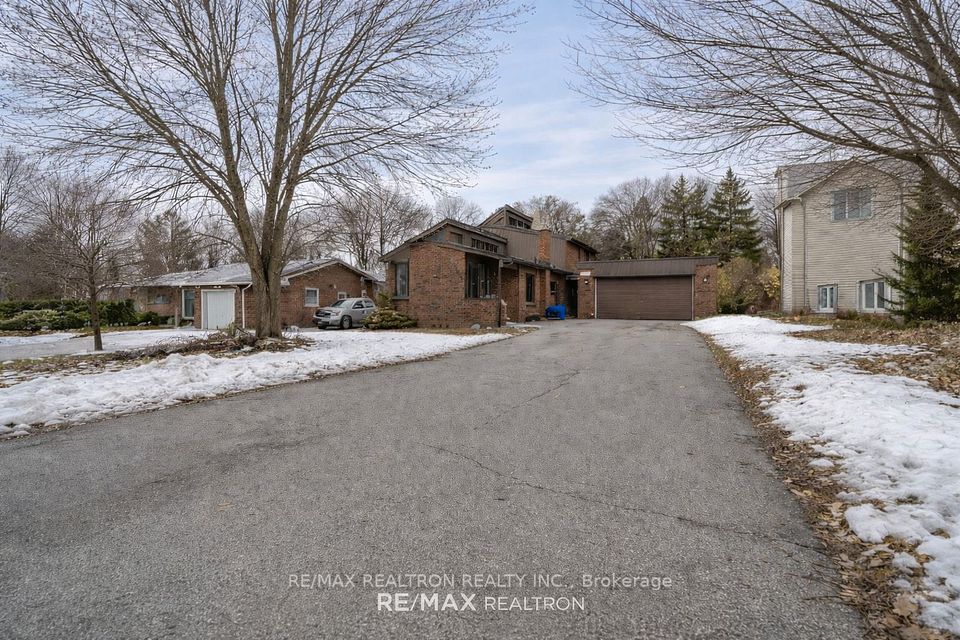 1015,1025,1029 Davis Dr Drive, Newmarket, ON L3Y 2R8