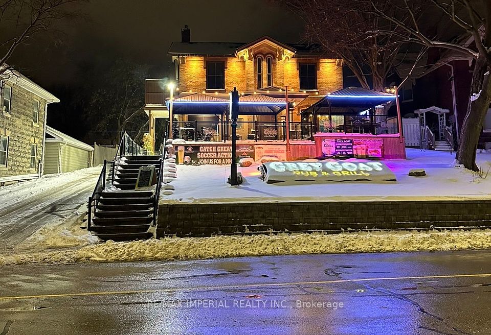 74 Main Street S, Newmarket, ON L3Y 3Y6