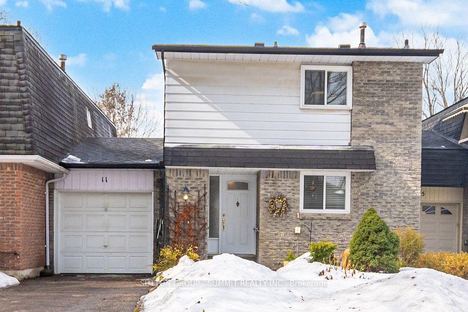 Att/Row/Townhouse at 11 St Andrew's Court, Aurora, ON L4G 3B2, Aurora