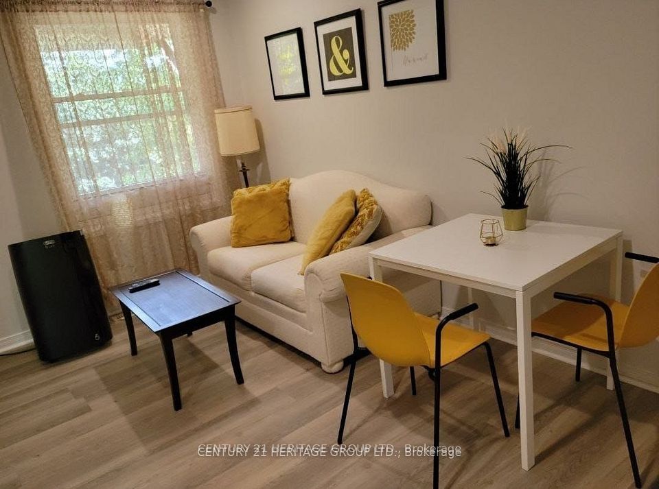 Att/Row/Townhouse at 287 Lorne Avenue B, Newmarket, ON L3Y 4K6, Newmarket