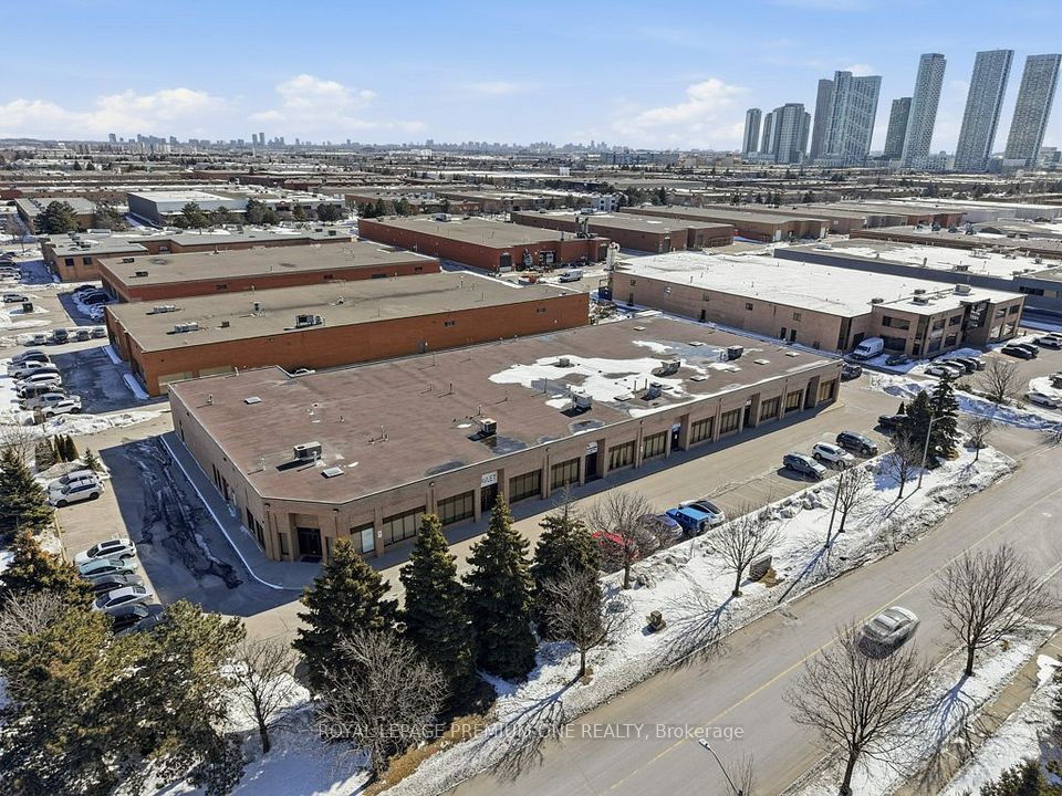 299 Applewood Crescent 4, Vaughan, ON L4K 4E7