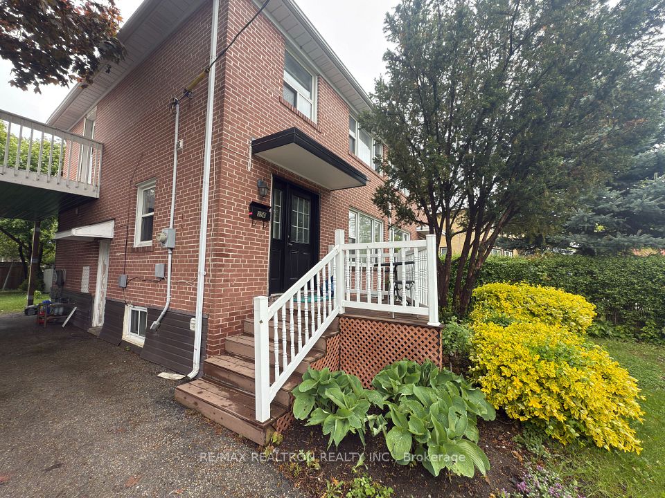 Semi-Detached at 250 Mcconvey Drive, Richmond Hill, ON L4C 3K2, Richmond Hill