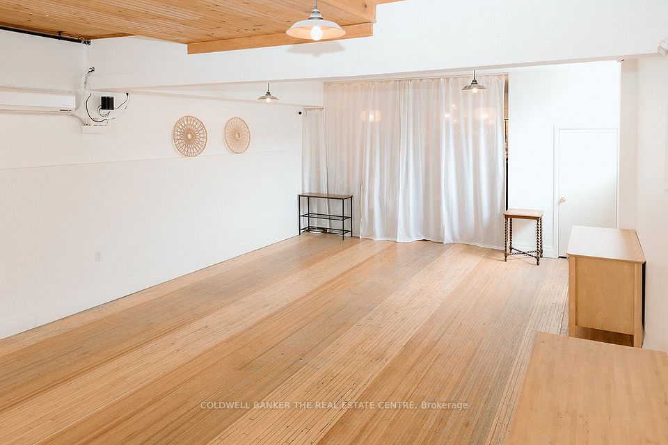 208A Main Street S, Newmarket, ON L3Y 3Z3