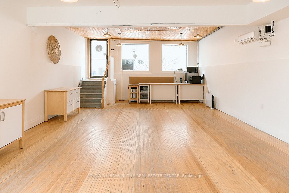 208B Main Street S, Newmarket, ON L3Y 3Z3