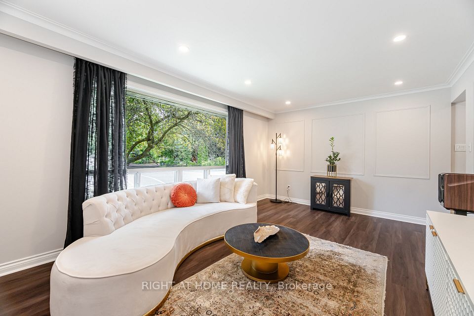 Detached at 15 Kemano Road Entire House, Aurora, ON L4G 2Y2, Aurora