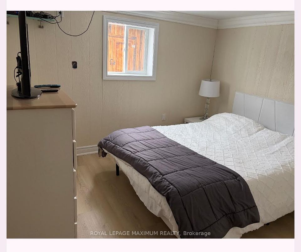 Detached at 121 Bolton Avenue Basement, Newmarket, ON L3Y 2X3, Newmarket