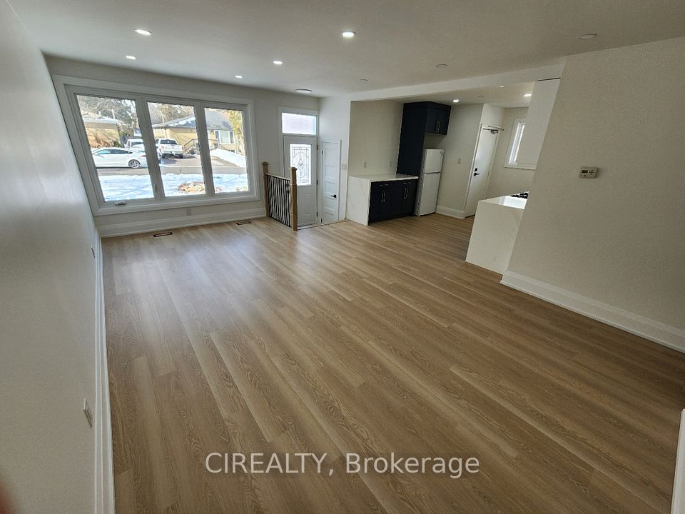 Semi-Detached  at 31 Bailey Crescent Main, Aurora, ON L4G 2B2, Aurora