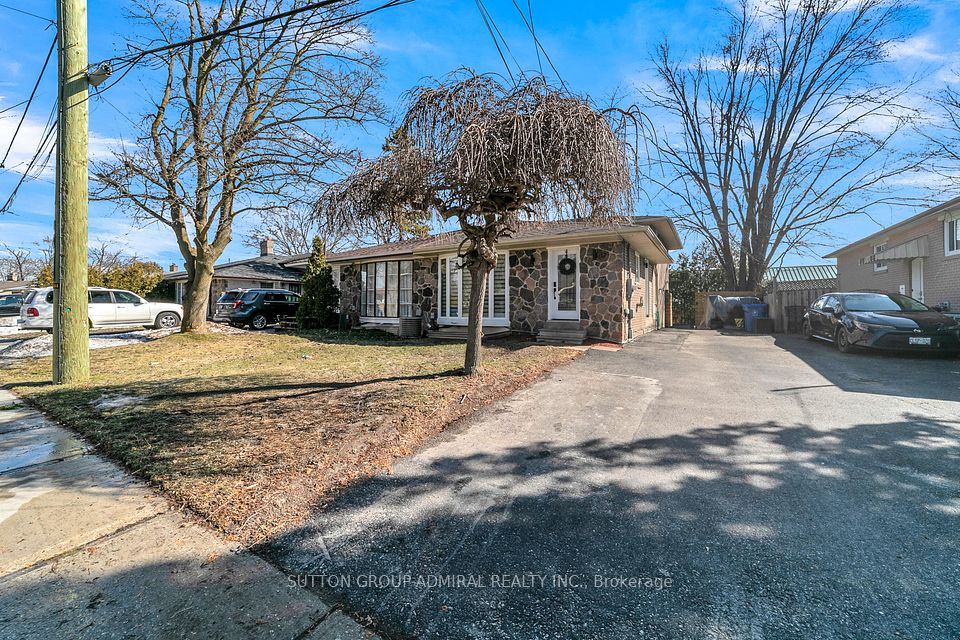 Semi-Detached  at 17 Jasper Drive, Aurora, ON L4G 3B6, Aurora