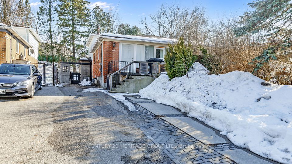 Semi-Detached  at 795 Greenfield Crescent, Newmarket, ON L3Y 3B2, Newmarket
