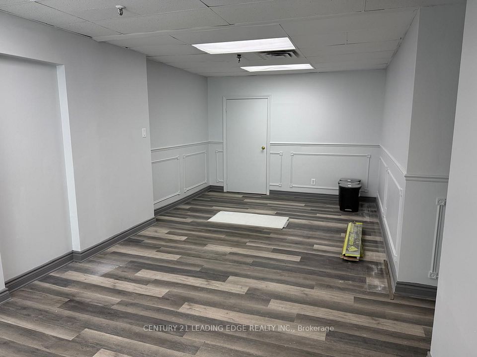 167 Applewood Crescent 15, Vaughan, ON L4K 4K7