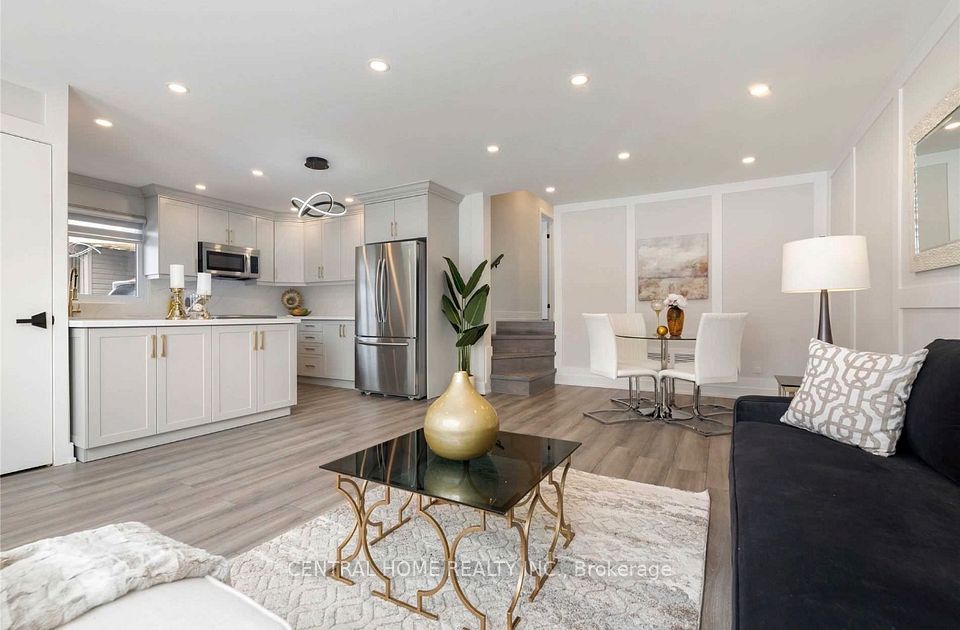 Semi-Detached  at 139 Maurice Court, Newmarket, ON L3Y 2W1, Newmarket