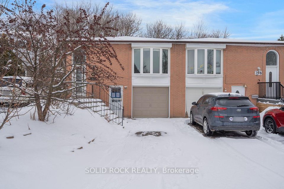 Semi-Detached  at 708 Jackson Court, Newmarket, ON L3Y 5A6, Newmarket