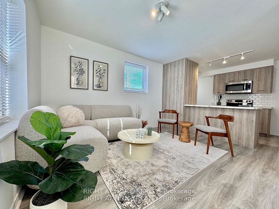 Semi-Detached  at 469 Queen Street A, Newmarket, ON L3Y 2H3, Newmarket