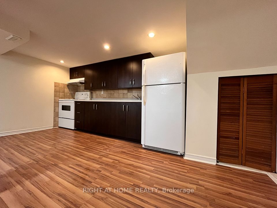 Semi-Detached at 195 Taylor Mills Drive N LOWER, Richmond Hill, ON L4C 2T5, Richmond Hill