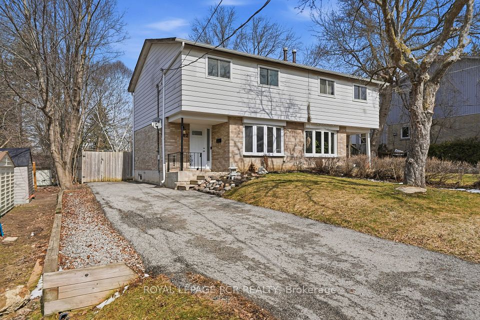 Semi-Detached  at 812 Greenfield Crescent, Newmarket, ON L3Y 3B3, Newmarket