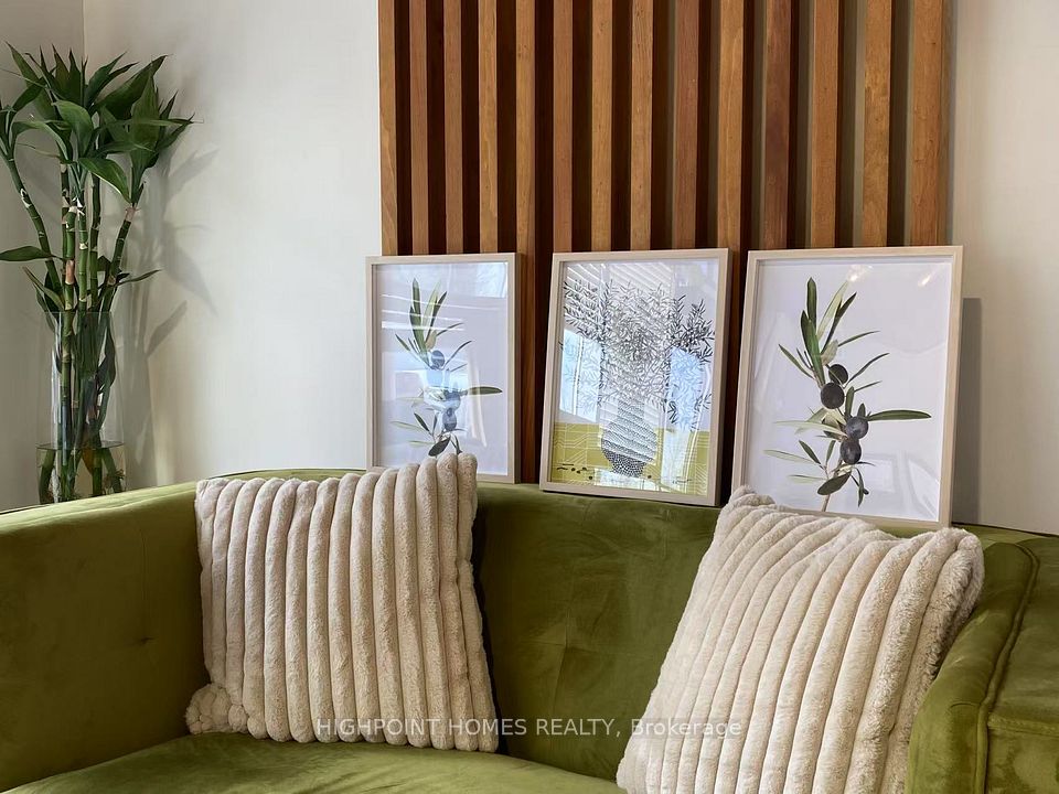 8241 Woodbine Avenue 8, Markham, ON L3R 2P1